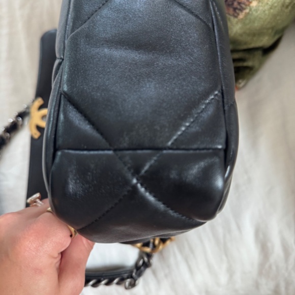 Chanel CC19 Small - Picture 9 of 10